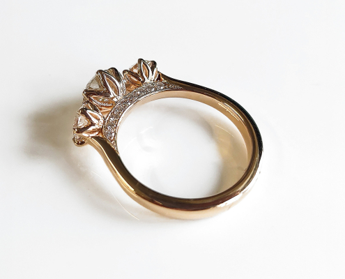 The Three Flowers - Guldsmedshuset