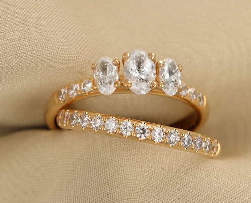 Adina-2,5K, Viloetta 1×0,50 ct & 2×0,25 ct ovala & 6×0,02 ct, från Guldbolaget