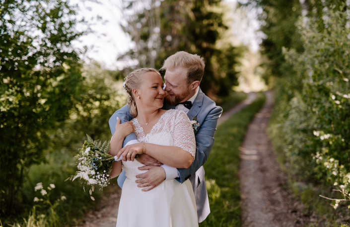 Sophia & Rasmus lantliga bröllop - foto: Ellinor Niland