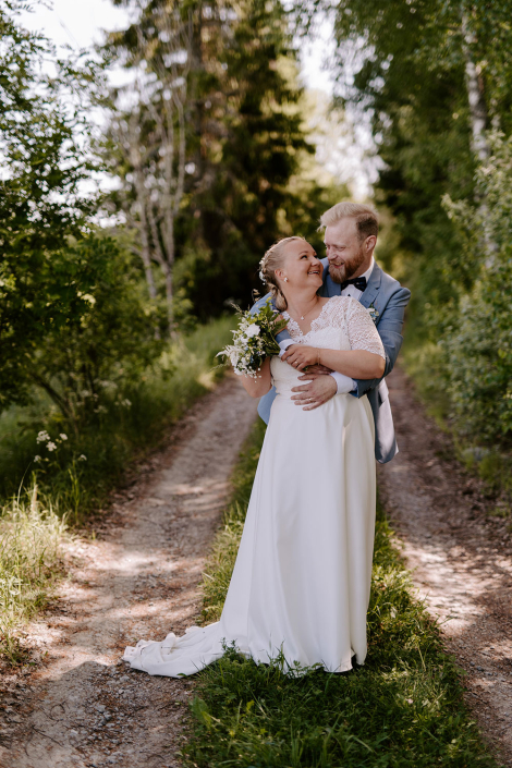 Sophia & Rasmus lantliga bröllop - foto: Ellinor Niland