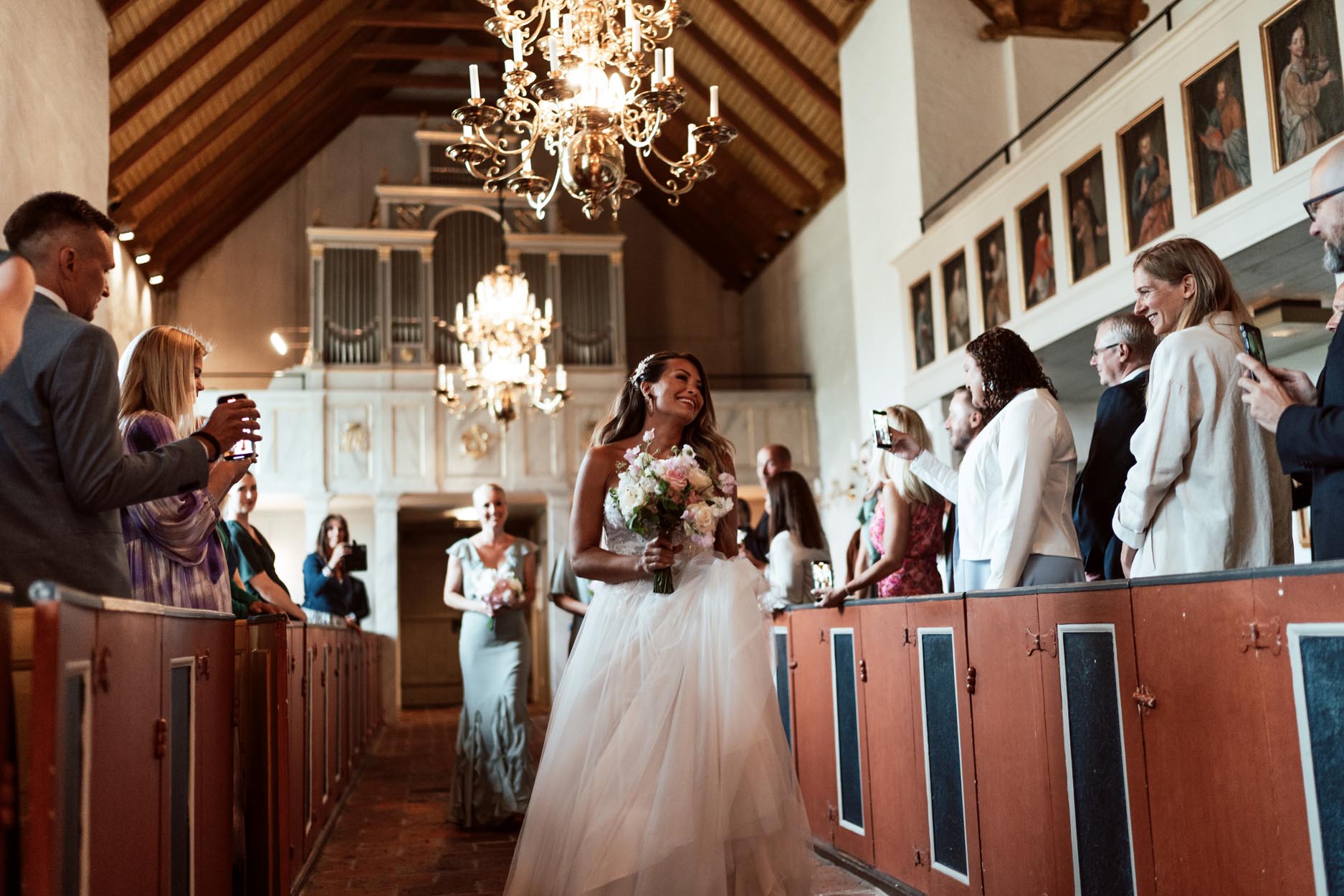 Brudens entré - Foto: Oskar Aronsson Brudens entré - Foto: Oskar Aronsson