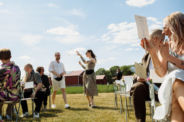 Bröllopspunkarna – vigsel – Foto: Maja Karlström Bröllopspunkarna - vigsel - Foto: Maja Karlström