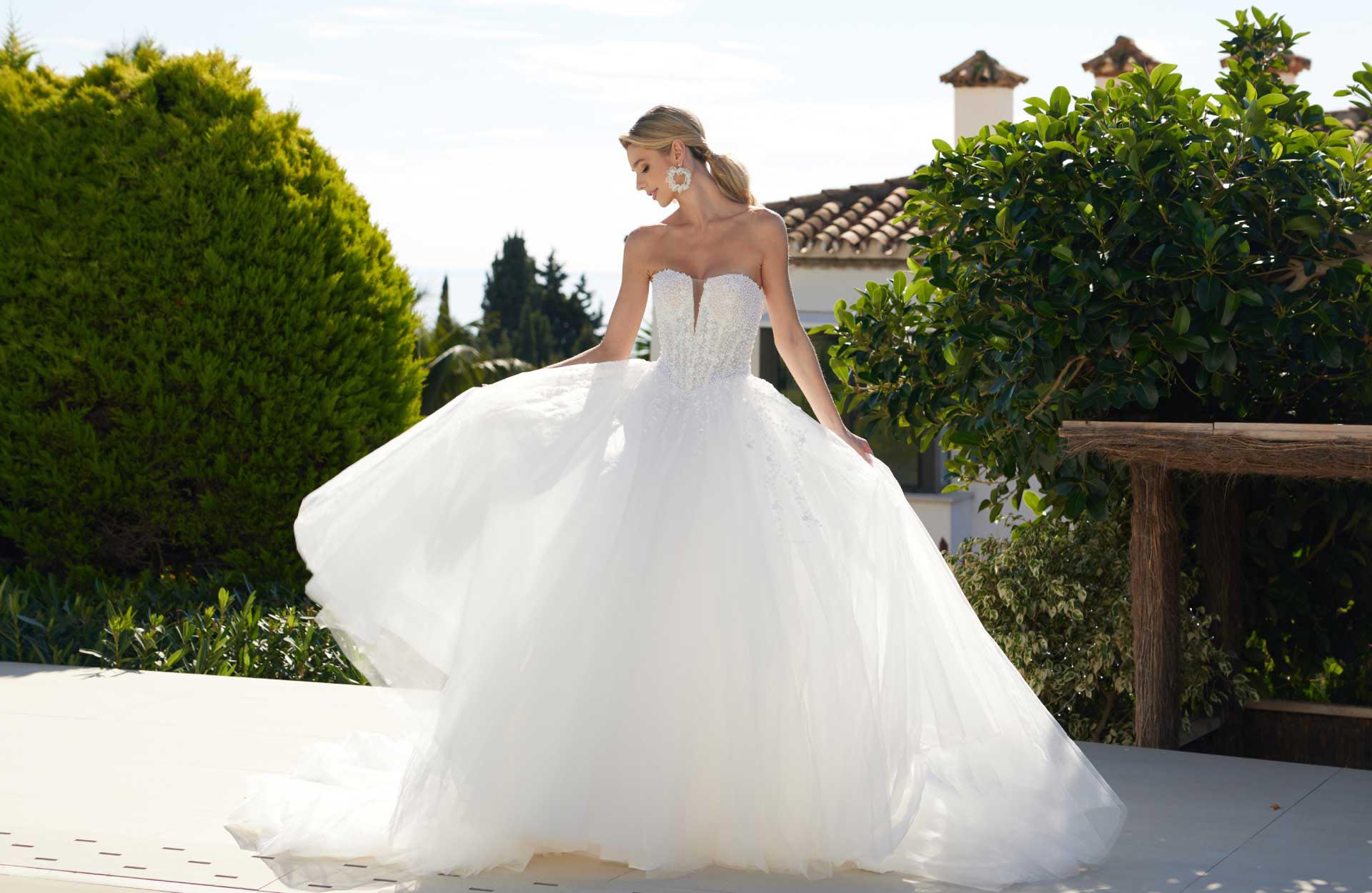 8224 - bröllopsklänning från Diane Legrand