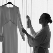 Steama bröllopsklänningen - foto: steamery.se