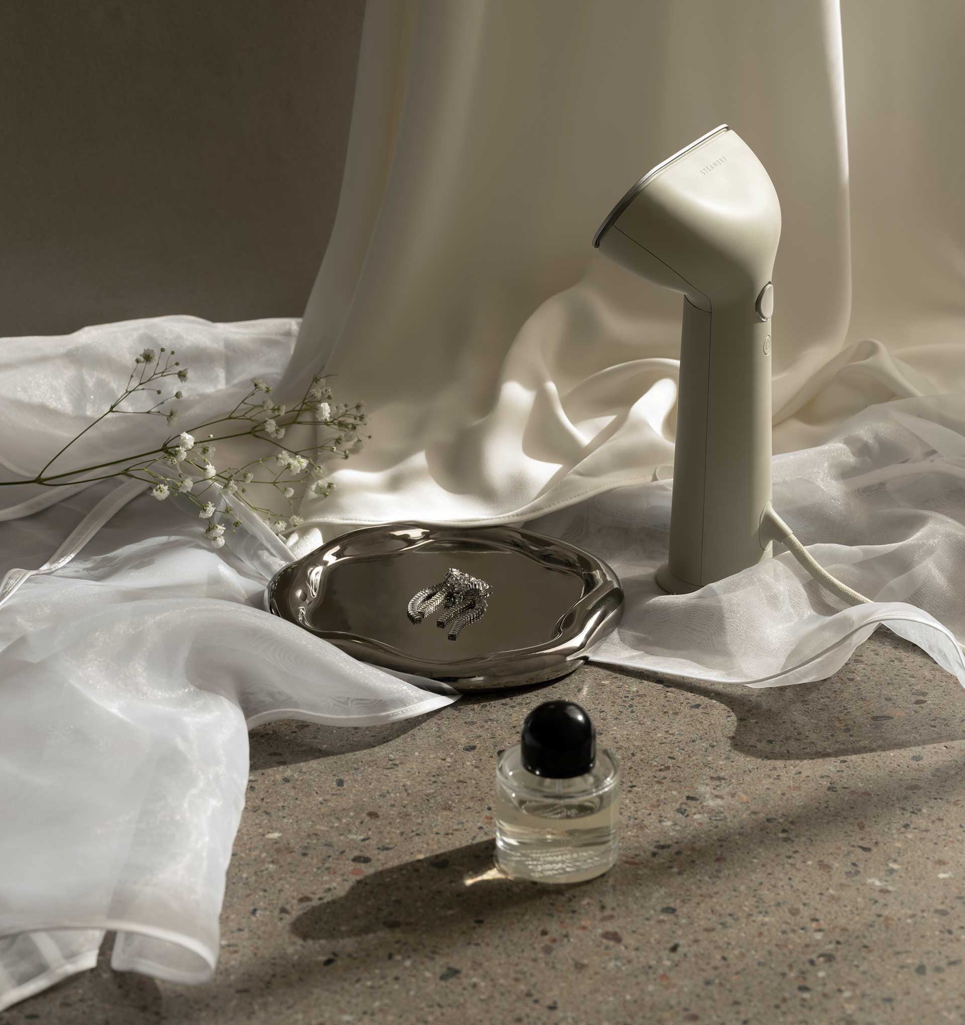 Steama bröllopsklänningen - foto: steamery.se Steama bröllopsklänningen - foto: steamery.se