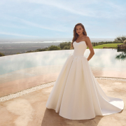 GHADA - bröllopsklänning från Modeca - kollektion Grazia