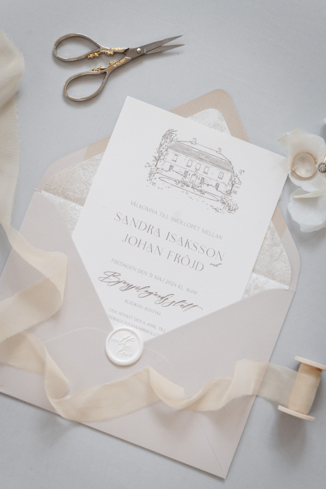 Inbjudan med illustration av slottet - skapad av Oh Happy