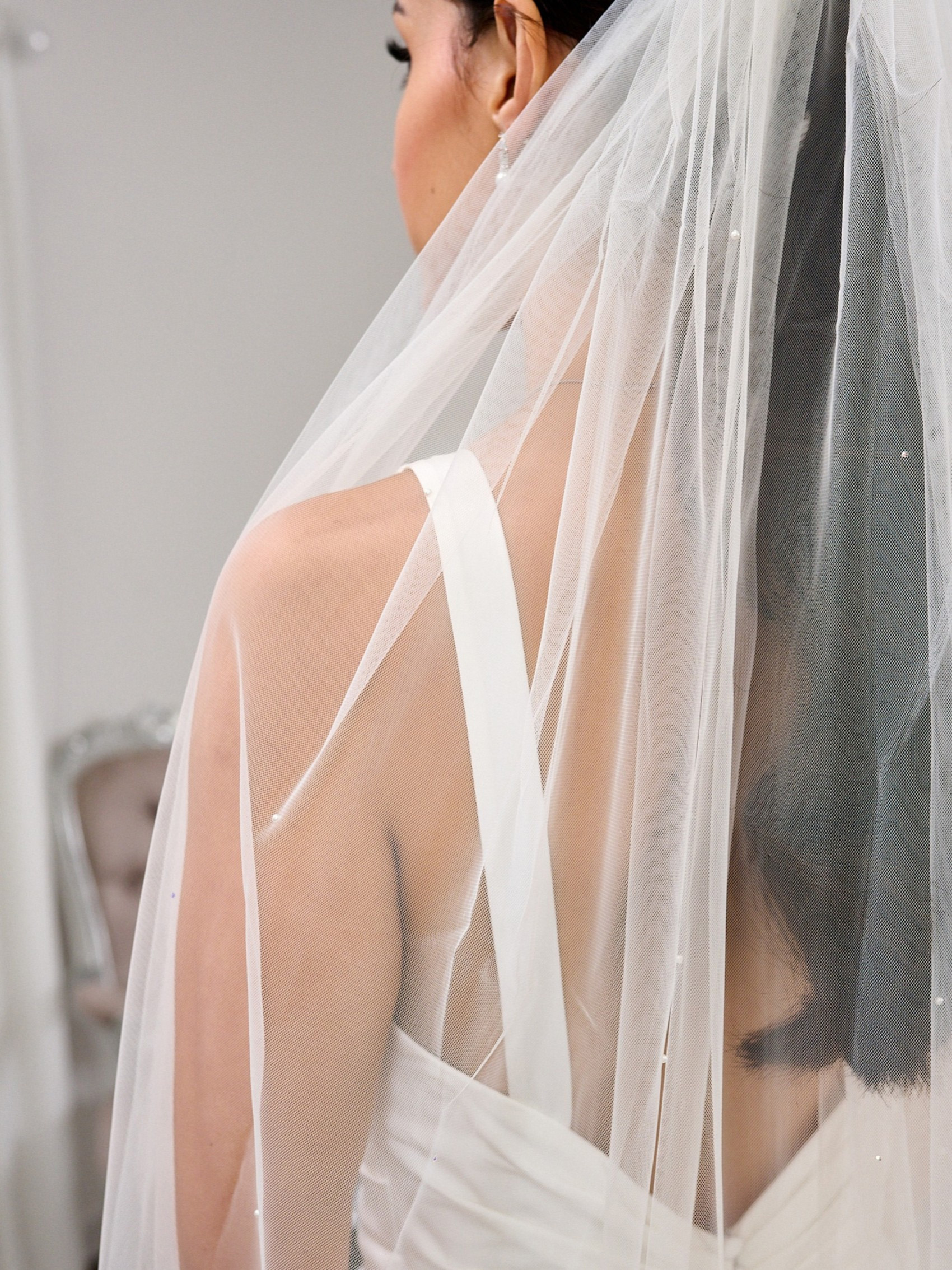 Minimalistisk Brudslöja - foto: Lace & Favour