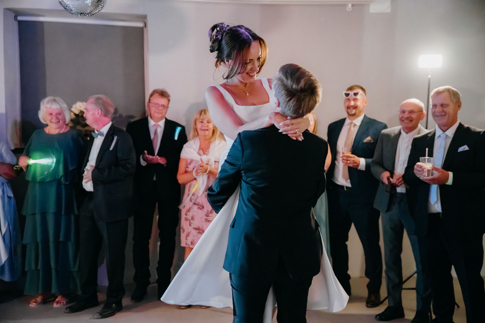 Första dansen var en koreografi till brudparets låt