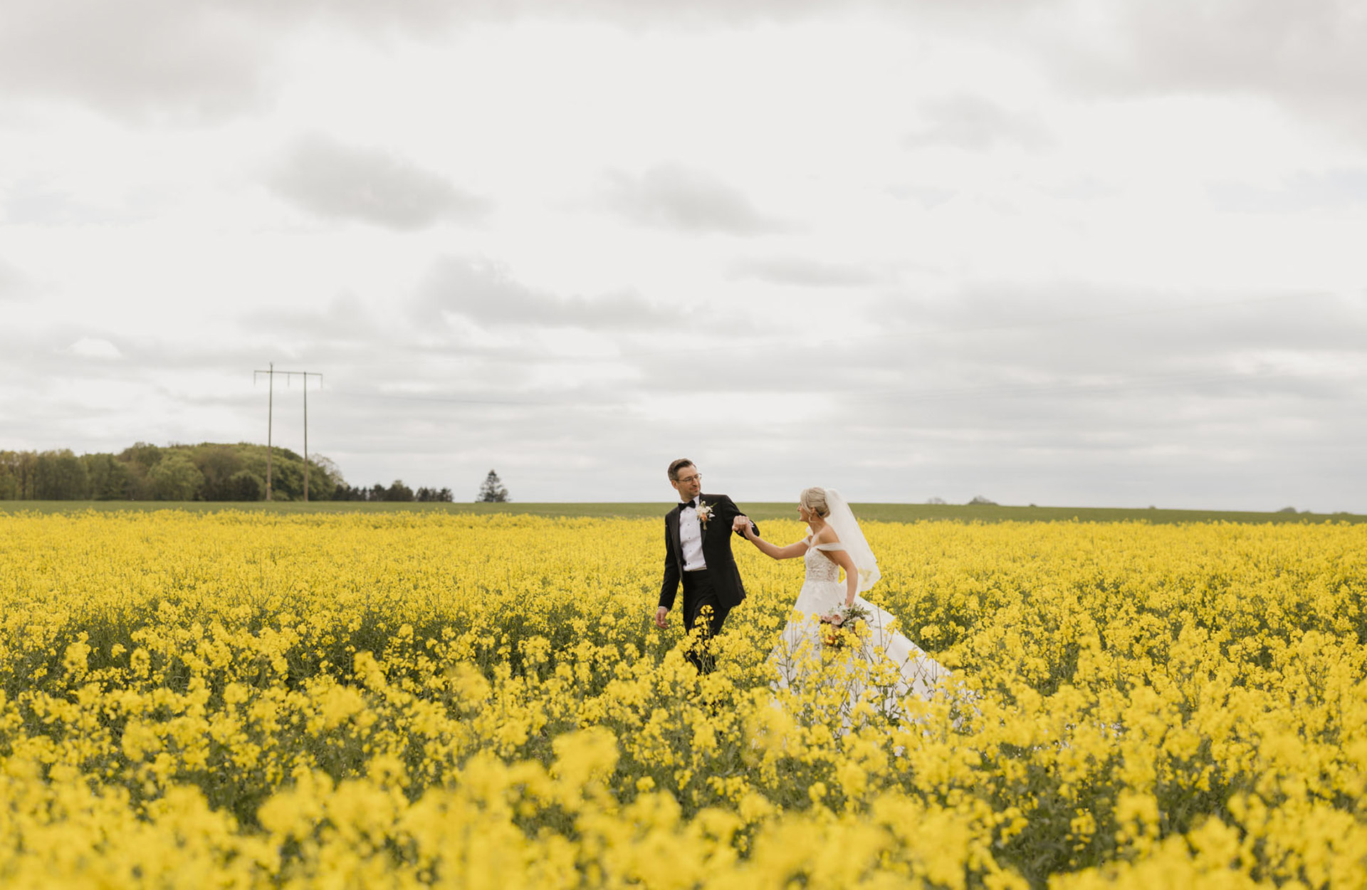 Malin & Rickard sa ja när rapsen blommade