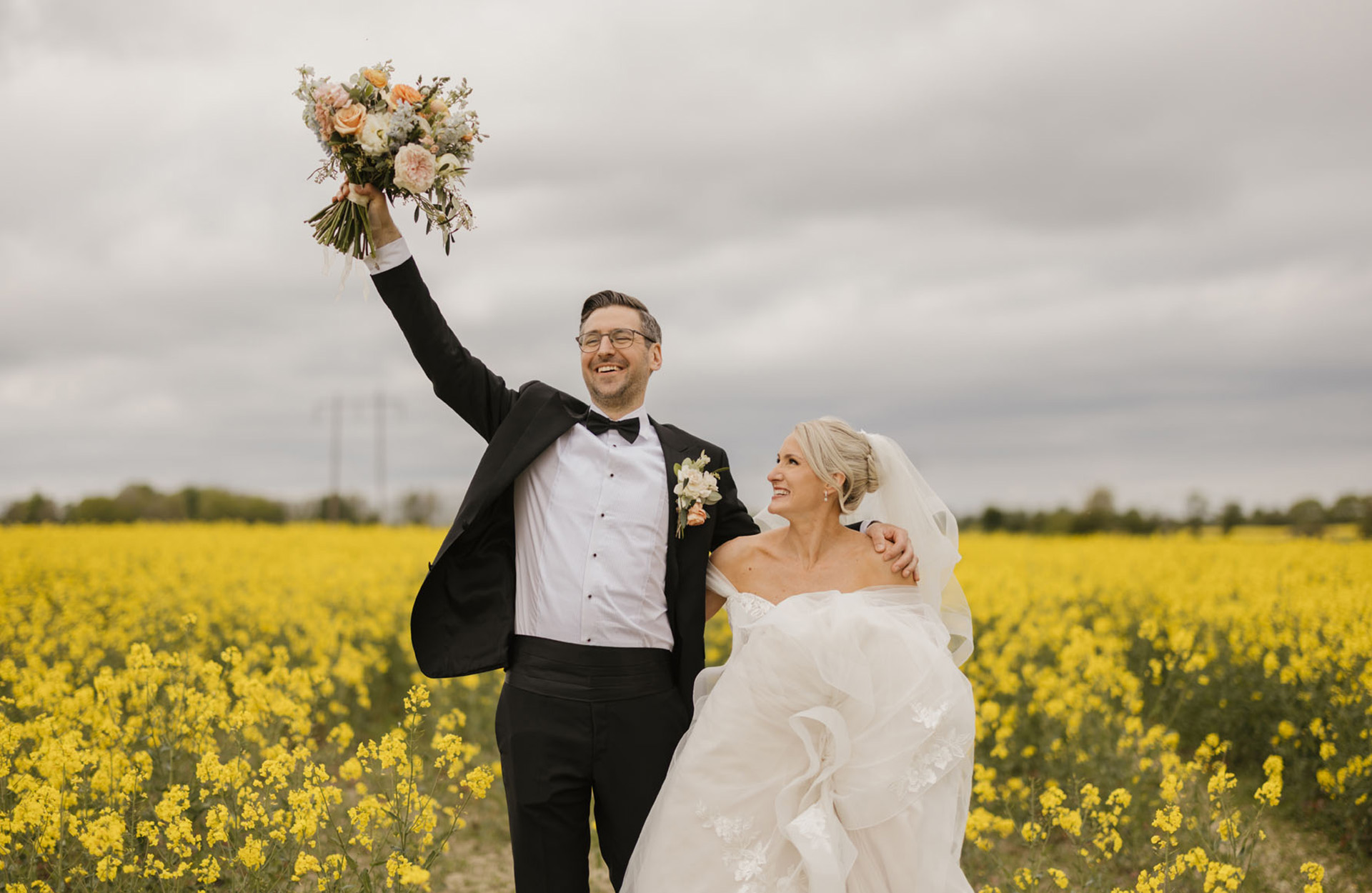 Malin & Rickard sa ja när rapsen blommade Malin & Rickard sa ja när rapsen blommade